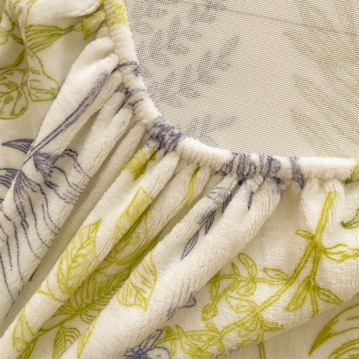 91家纺网 家纺一手货源 找家纺 名兮家居 2025新款高克重印花牛奶绒单床笠床笠单件 清新物语