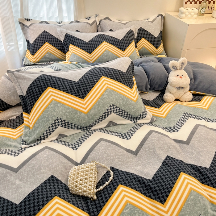 91家纺网 家纺一手货源 找家纺 寐居家纺 2025新款印花牛奶绒四件套 简约格