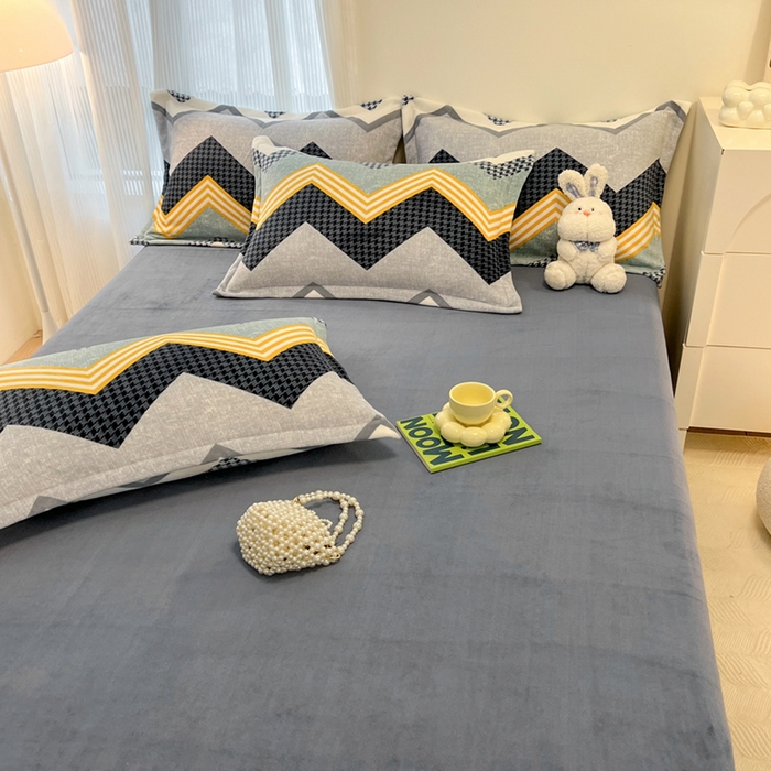 91家纺网 家纺一手货源 找家纺 寐居家纺 2025新款印花牛奶绒四件套 简约格