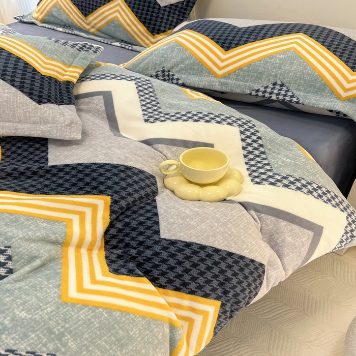 91家纺网 家纺一手货源 找家纺 寐居家纺 2025新款印花牛奶绒四件套 简约格