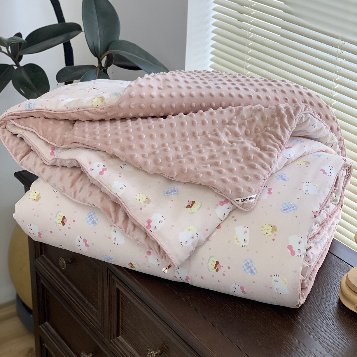 91家纺网 家纺一手货源 找家纺 源启生活 2025新款全棉双层纱豆豆被被子被芯 粉粉猫