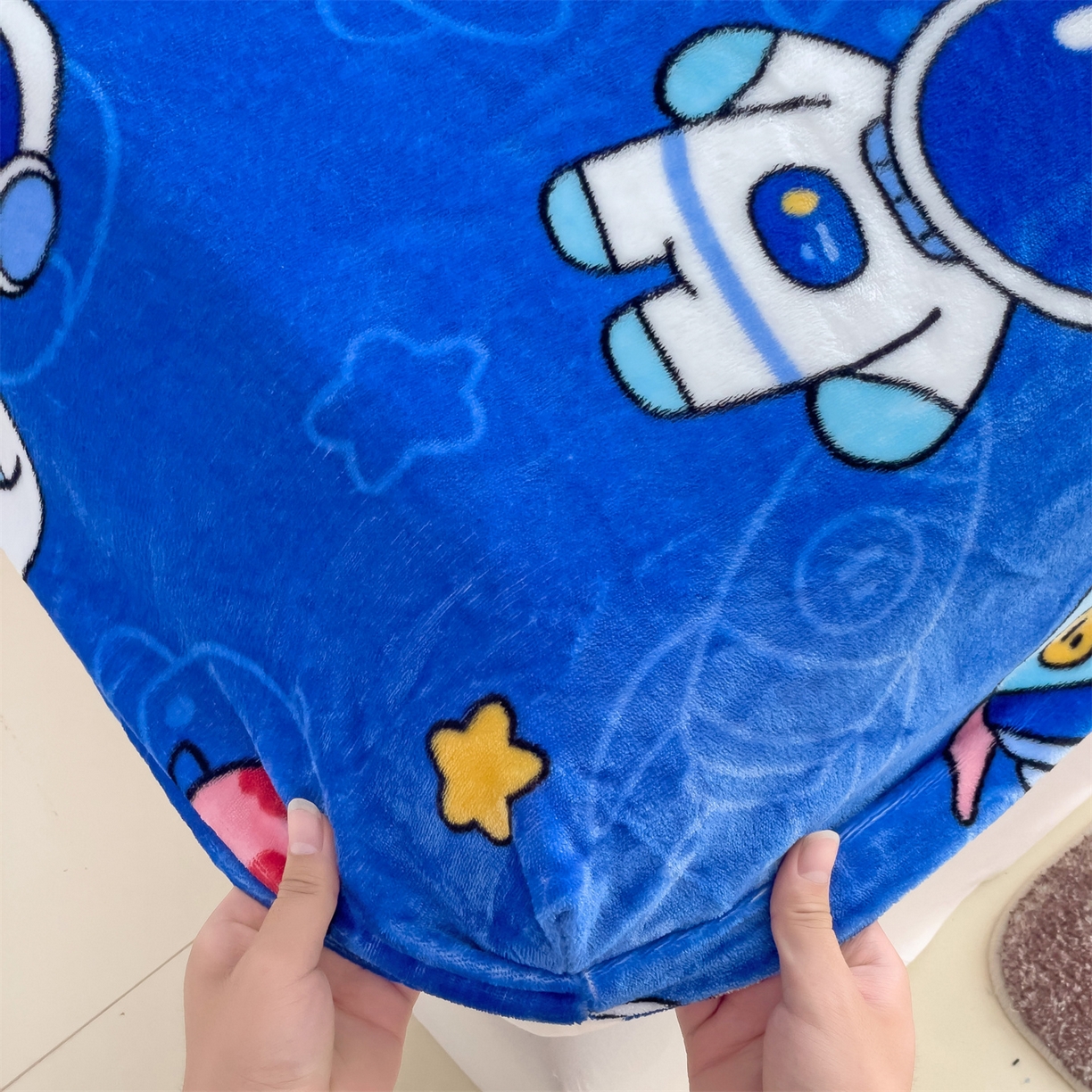 91家纺网 家纺一手货源 找家纺 名兮家居 2025新款高克重印花牛奶绒单床笠床笠单件 太空人