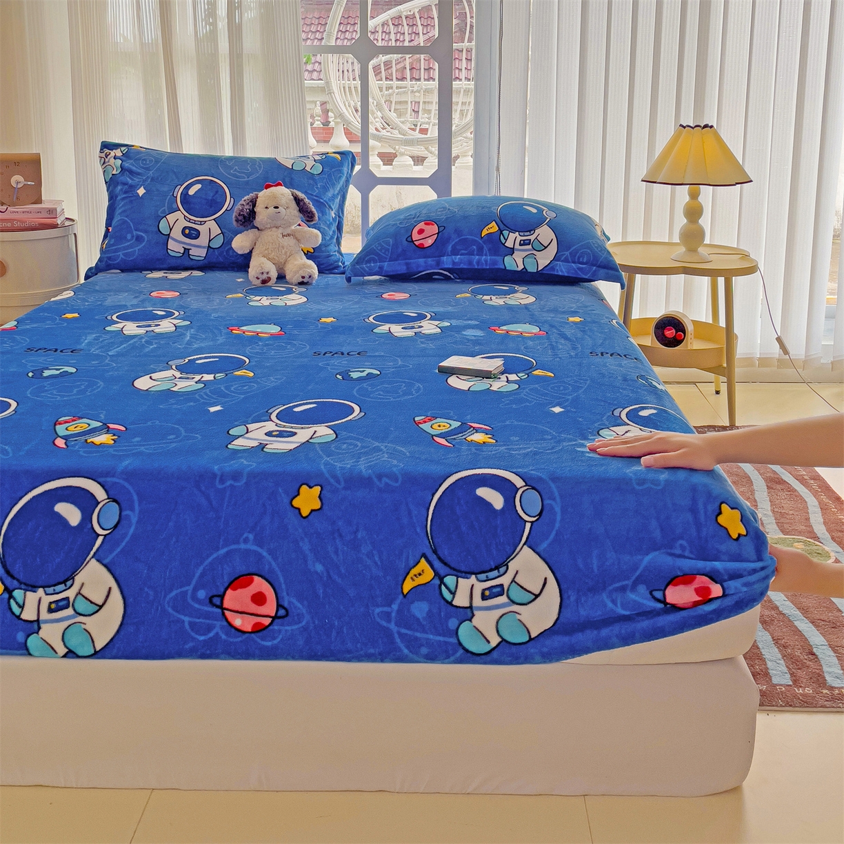 91家纺网 家纺一手货源 找家纺 名兮家居 2025新款高克重印花牛奶绒单床笠床笠单件 太空人