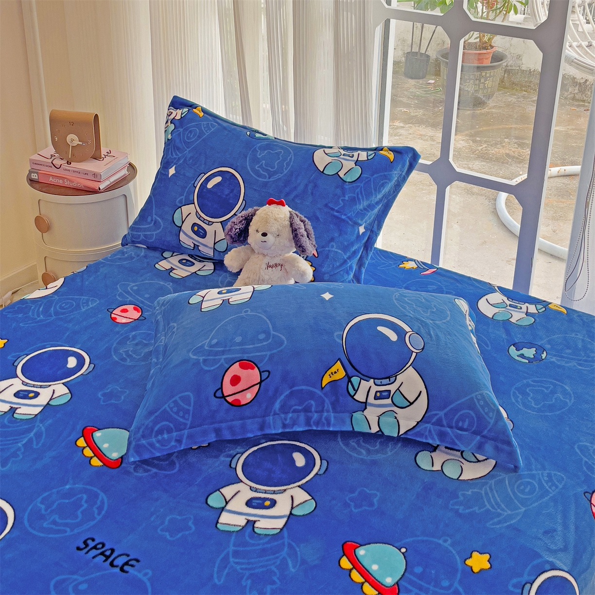 91家纺网 家纺一手货源 找家纺 名兮家居 2025新款高克重印花牛奶绒单床笠床笠单件 太空人