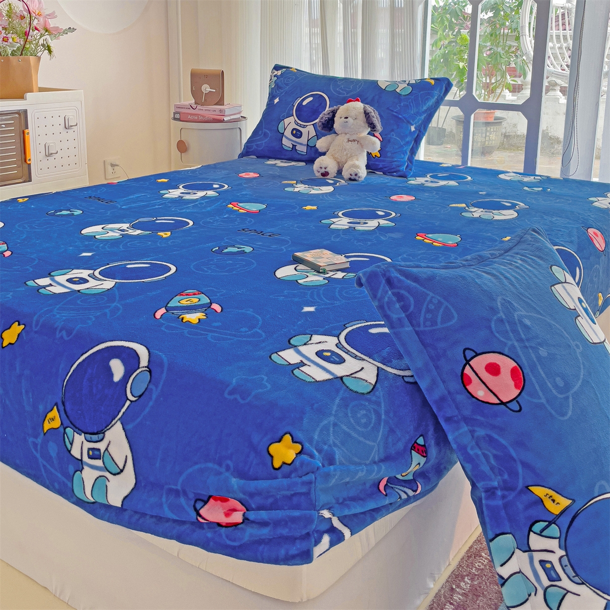 91家纺网 家纺一手货源 找家纺 名兮家居 2025新款高克重印花牛奶绒单床笠床笠单件 太空人