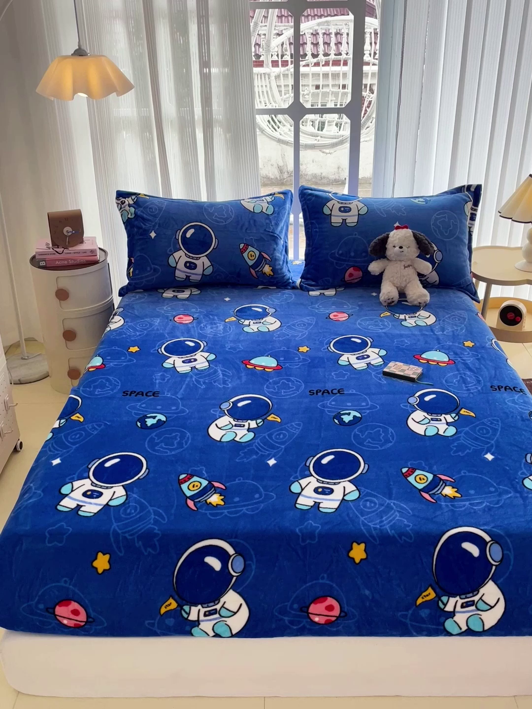 91家纺网 家纺一手货源 找家纺 名兮家居 2025新款高克重印花牛奶绒单床笠床笠单件 太空人