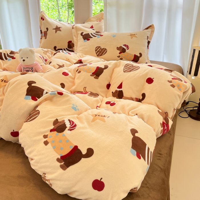 91家纺网 家纺一手货源 找家纺 寐居家纺 2025新款印花牛奶绒四件套 开心腊肠狗