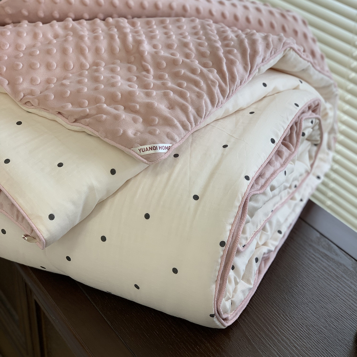 91家纺网 家纺一手货源 找家纺 源启生活 2025新款全棉双层纱豆豆被被子被芯 粉赫本