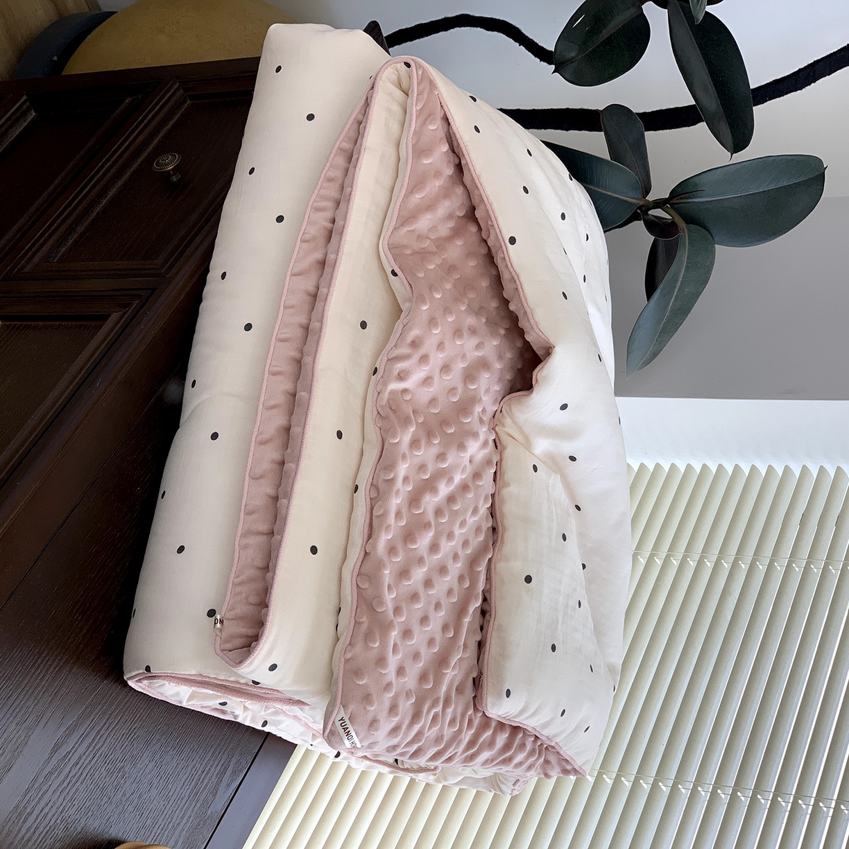 91家纺网 家纺一手货源 找家纺 源启生活 2025新款全棉双层纱豆豆被被子被芯 粉赫本