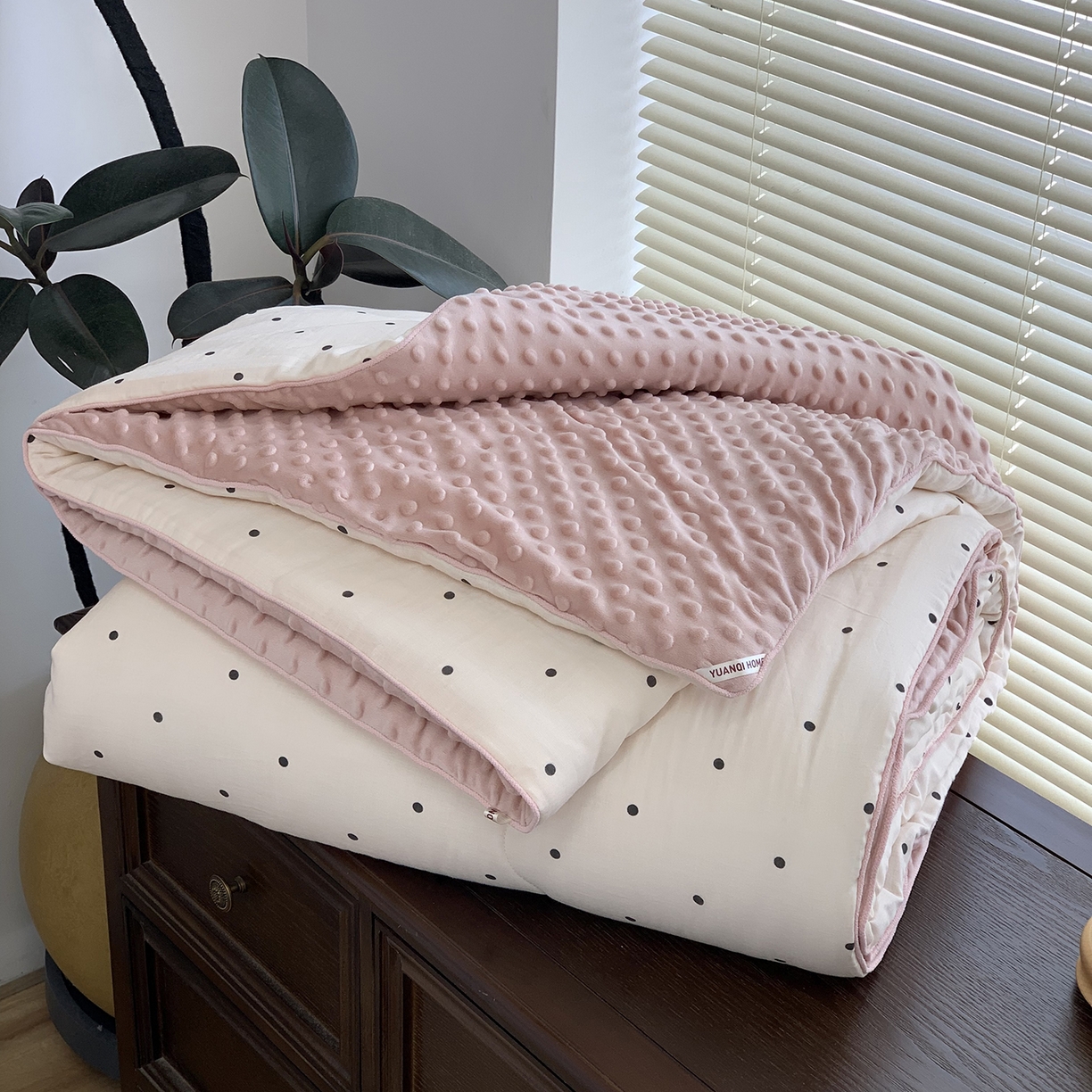 91家纺网 家纺一手货源 找家纺 源启生活 2025新款全棉双层纱豆豆被被子被芯 粉赫本