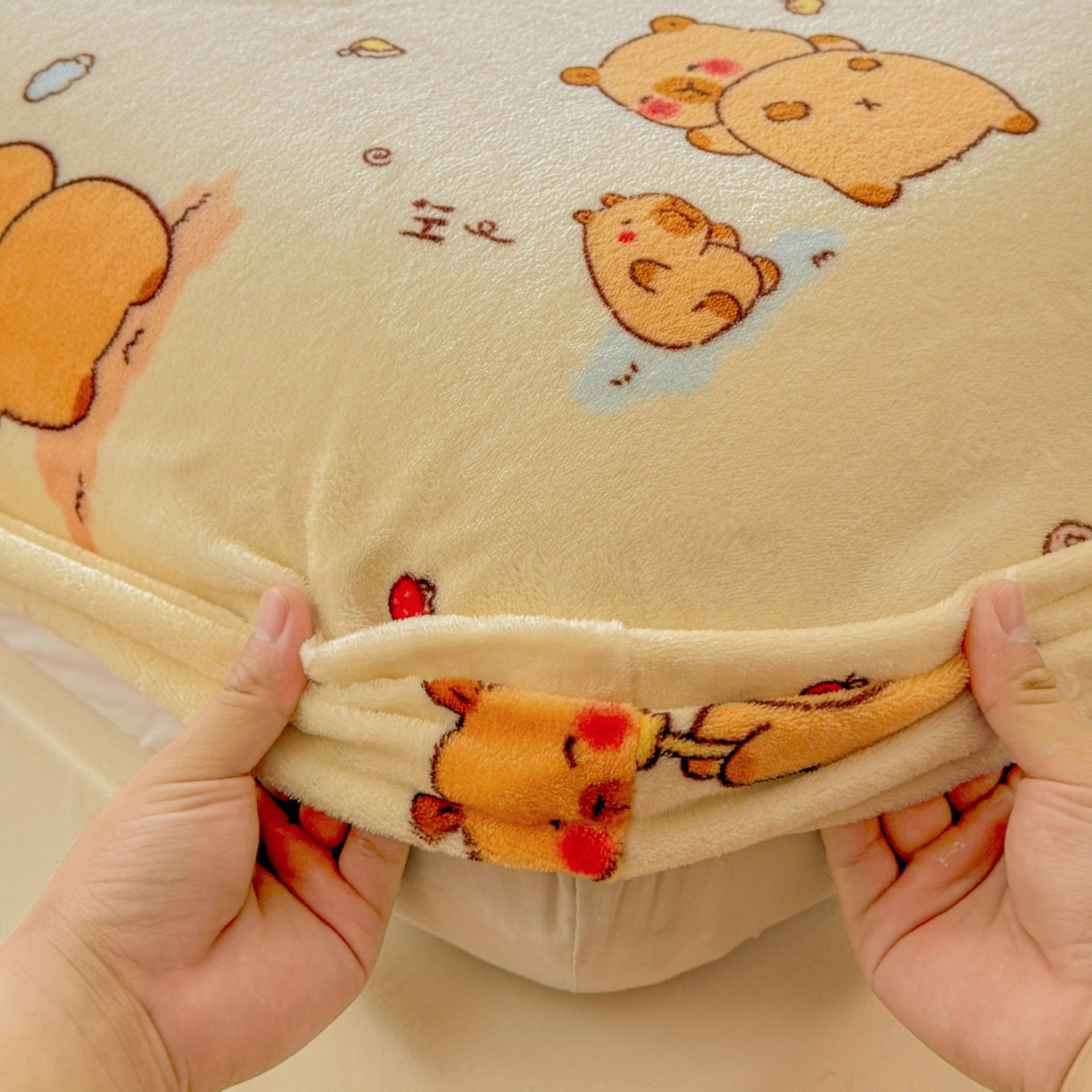 91家纺网 家纺一手货源 找家纺 名兮家居 2025新款高克重印花牛奶绒单床笠床笠单件 贪吃巴拉