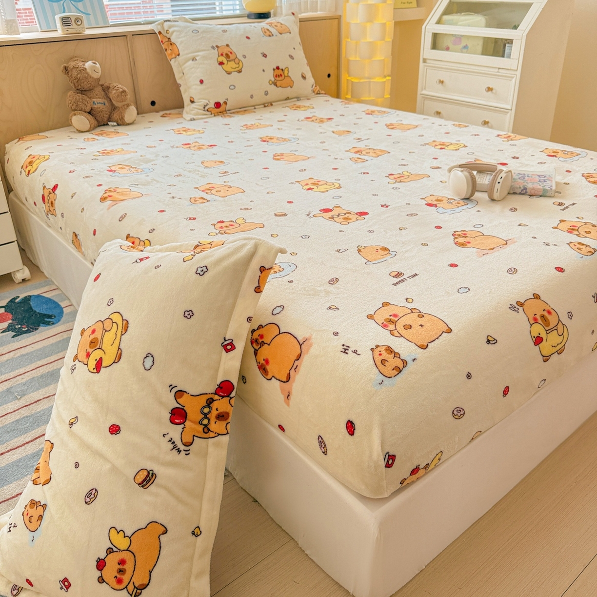 91家纺网 家纺一手货源 找家纺 名兮家居 2025新款高克重印花牛奶绒单床笠床笠单件 贪吃巴拉