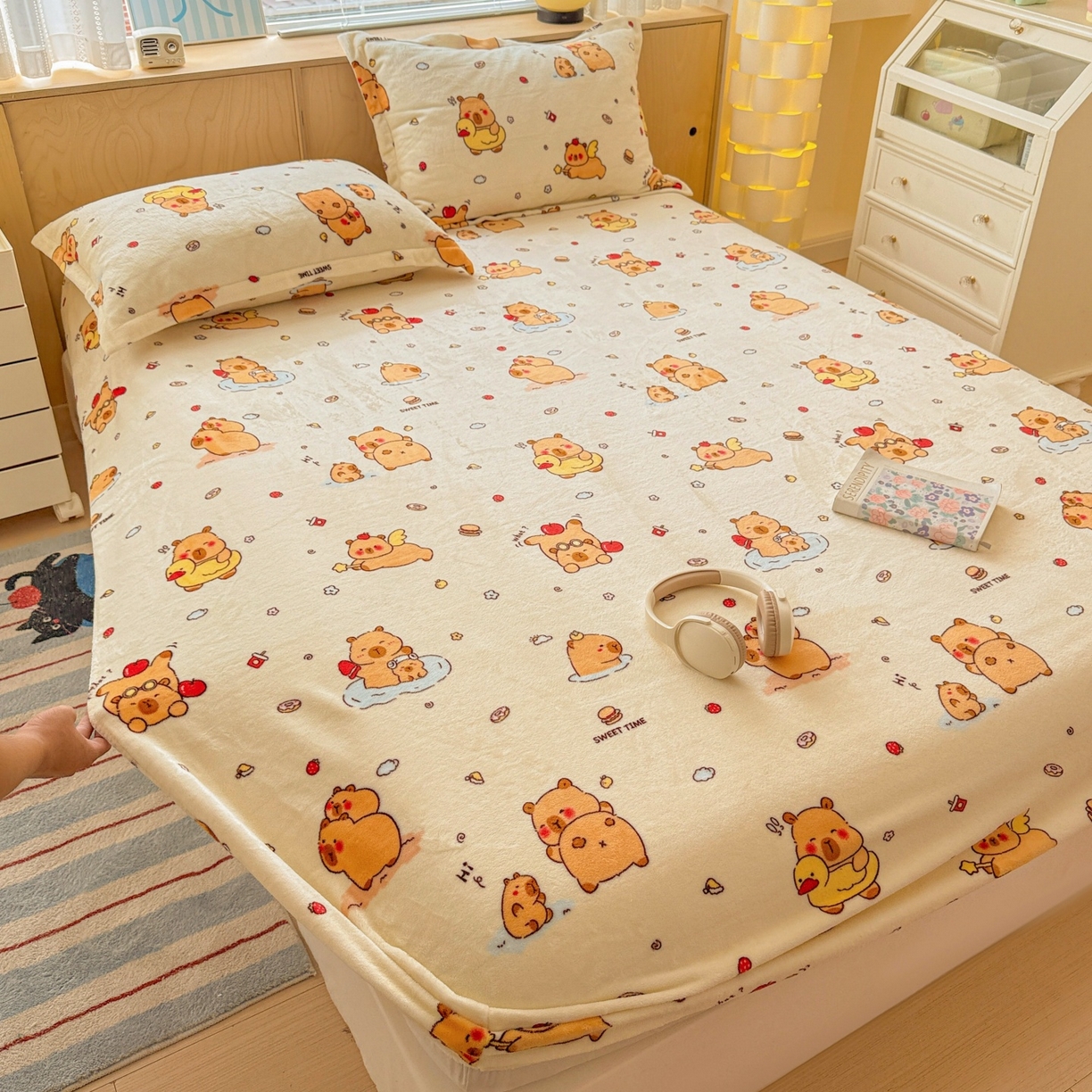 91家纺网 家纺一手货源 找家纺 名兮家居 2025新款高克重印花牛奶绒单床笠床笠单件 贪吃巴拉