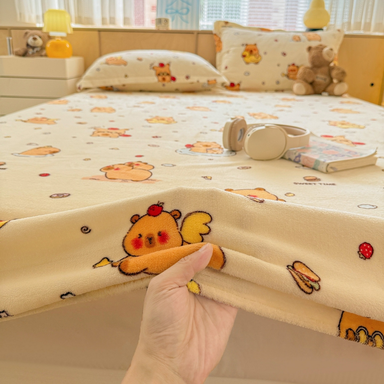 91家纺网 家纺一手货源 找家纺 名兮家居 2025新款高克重印花牛奶绒单床笠床笠单件 贪吃巴拉