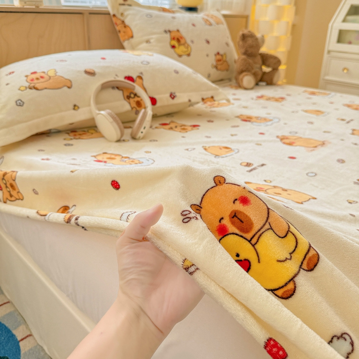 91家纺网 家纺一手货源 找家纺 名兮家居 2025新款高克重印花牛奶绒单床笠床笠单件 贪吃巴拉