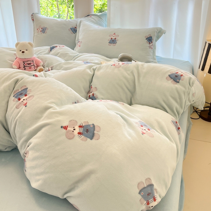 91家纺网 家纺一手货源 找家纺 寐居家纺 2025新款印花牛奶绒四件套 洛洛小狗