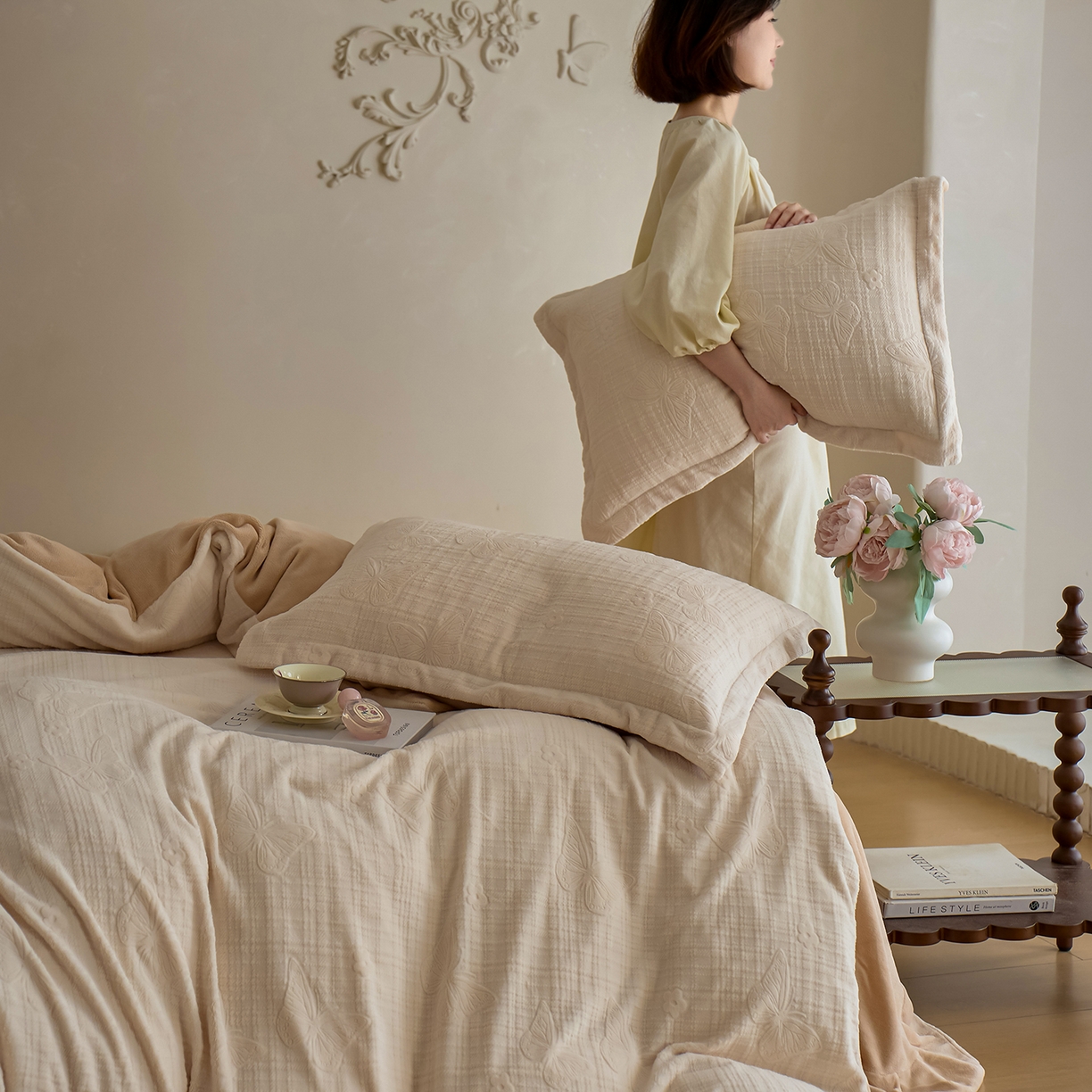 91家纺网 家纺一手货源 找家纺 （总）亿梵家居 2025秋冬新款A类全消光牛奶绒立体5D雕花绒四件套-风格一 （提供买家秀）