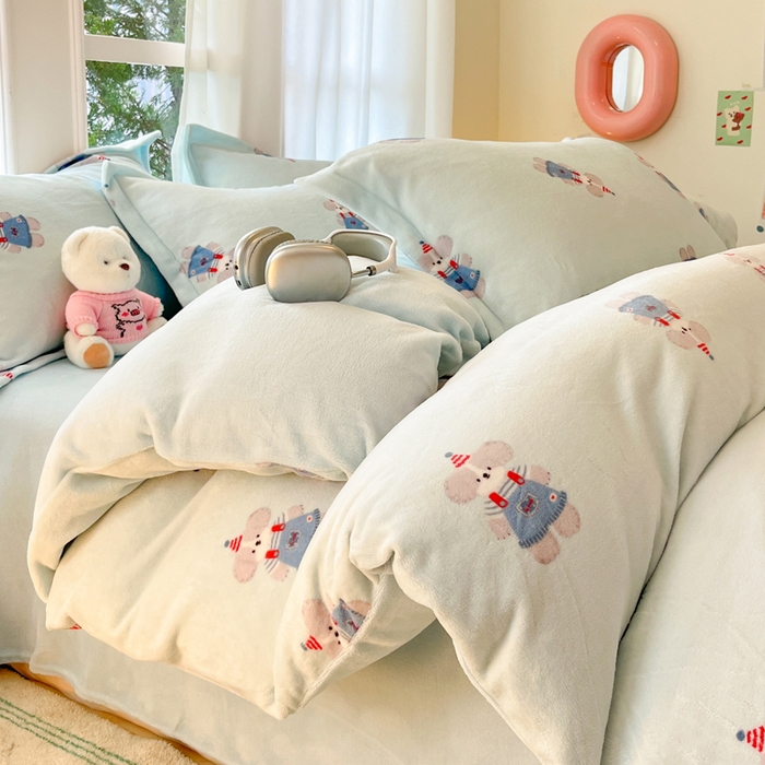 91家纺网 家纺一手货源 找家纺 寐居家纺 2025新款印花牛奶绒四件套 洛洛小狗