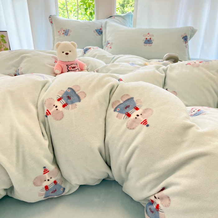 91家纺网 家纺一手货源 找家纺 寐居家纺 2025新款印花牛奶绒四件套 洛洛小狗