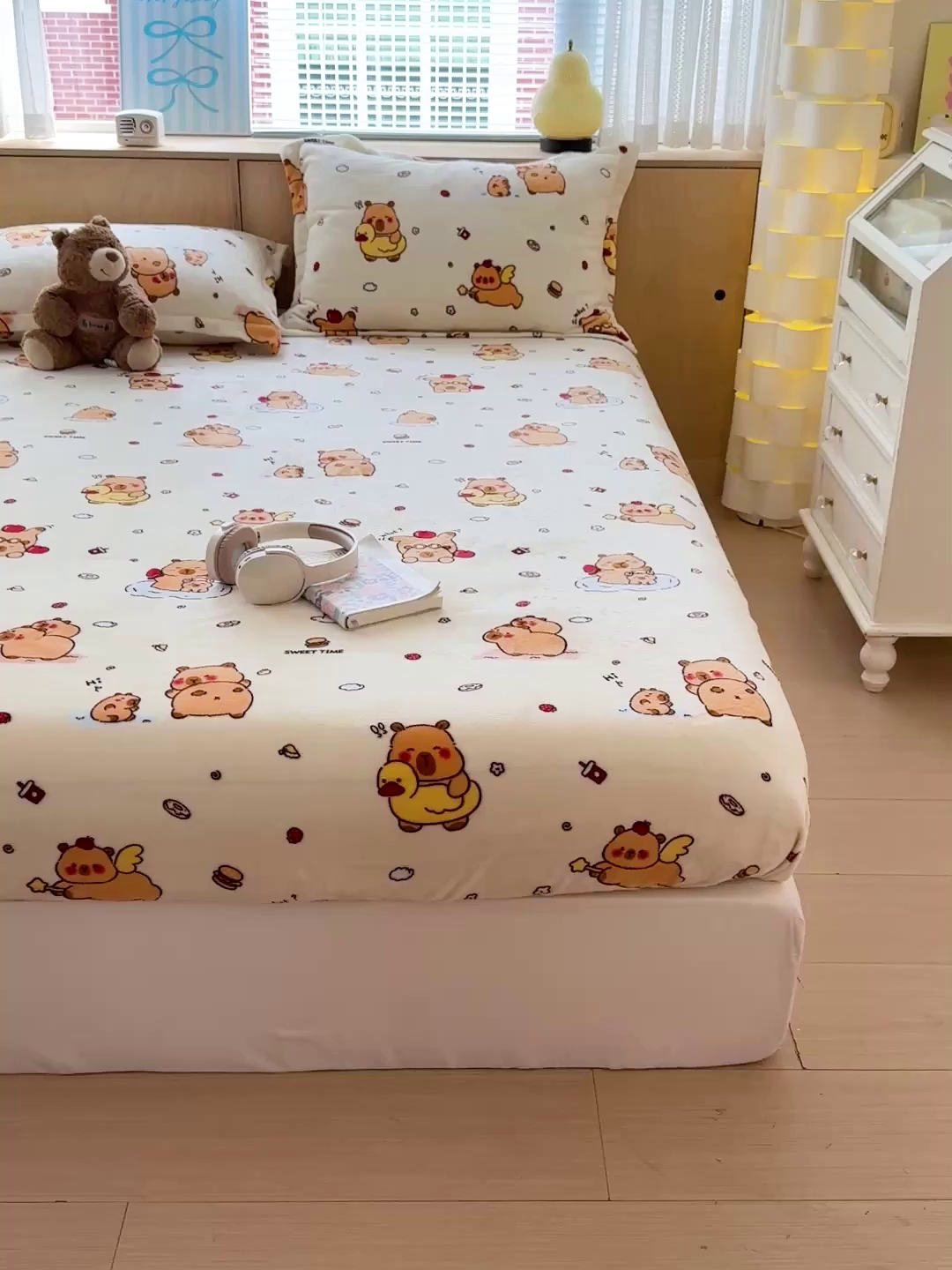 91家纺网 家纺一手货源 找家纺 名兮家居 2025新款高克重印花牛奶绒单床笠床笠单件 贪吃巴拉