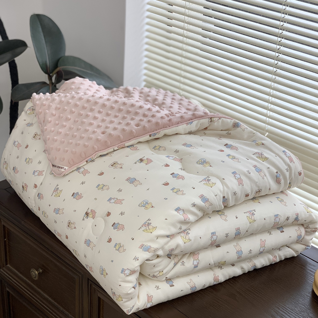 91家纺网 家纺一手货源 找家纺 源启生活 2025新款全棉双层纱豆豆被被子被芯 啾啾兔