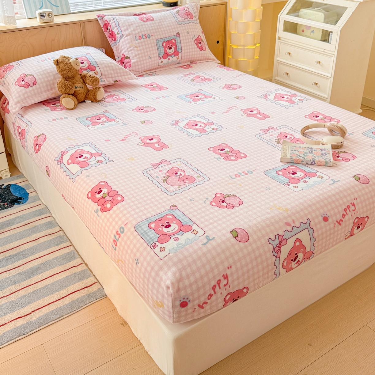 91家纺网 家纺一手货源 找家纺 名兮家居 2025新款高克重印花牛奶绒单床笠床笠单件 甜蜜熊仔