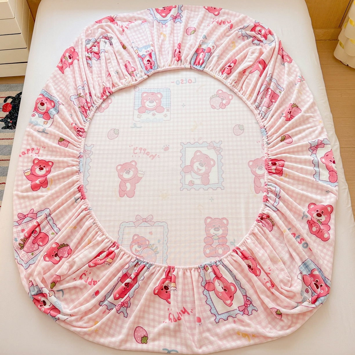 91家纺网 家纺一手货源 找家纺 名兮家居 2025新款高克重印花牛奶绒单床笠床笠单件 甜蜜熊仔