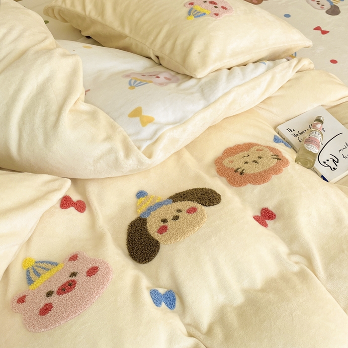 91家纺网 家纺一手货源 找家纺 （总）寐居家纺 2025新款牛奶绒大版毛巾绣床单款四件套