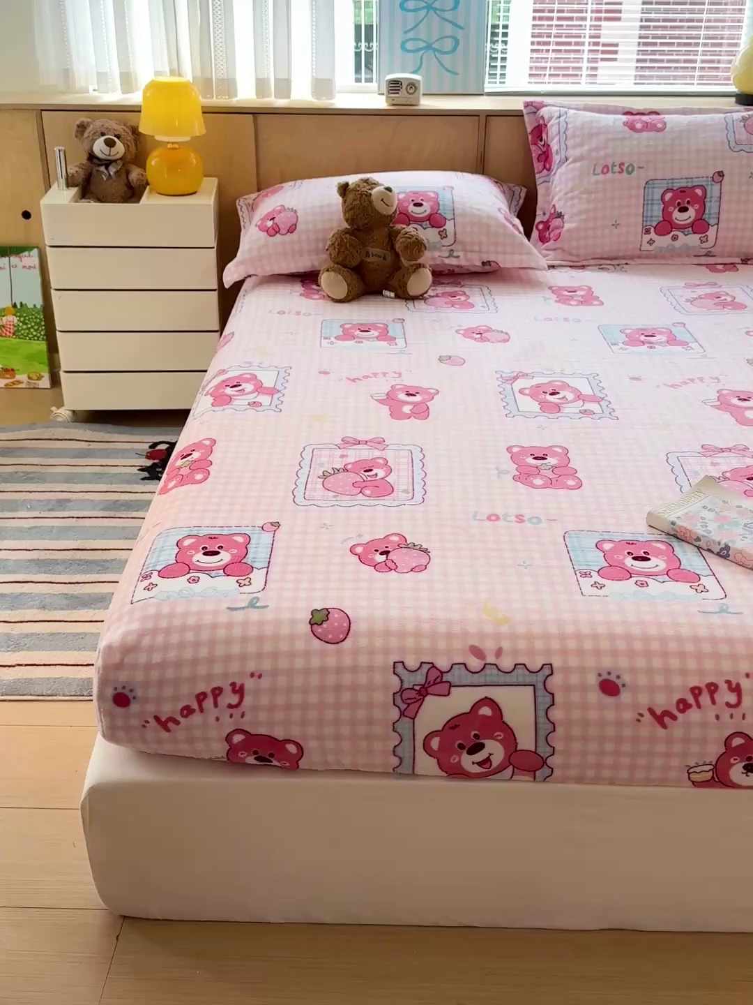 91家纺网 家纺一手货源 找家纺 名兮家居 2025新款高克重印花牛奶绒单床笠床笠单件 甜蜜熊仔