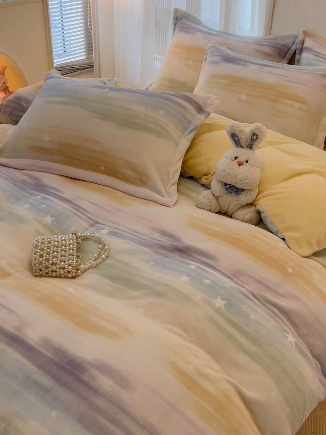 91家纺网 家纺一手货源 找家纺 寐居家纺 2025新款印花牛奶绒四件套 七彩流星