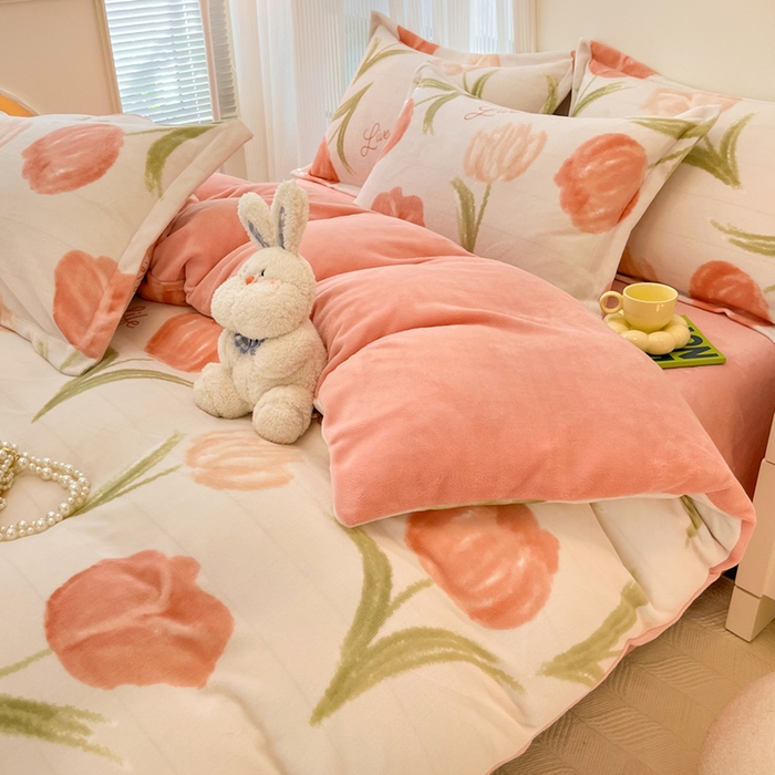 91家纺网 家纺一手货源 找家纺 寐居家纺 2025新款印花牛奶绒四件套 沁香花