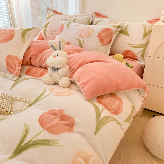 91家纺网 家纺一手货源 找家纺 寐居家纺 2025新款印花牛奶绒四件套 沁香花