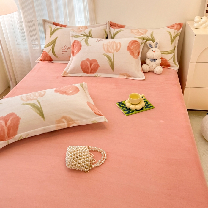 91家纺网 家纺一手货源 找家纺 寐居家纺 2025新款印花牛奶绒四件套 沁香花