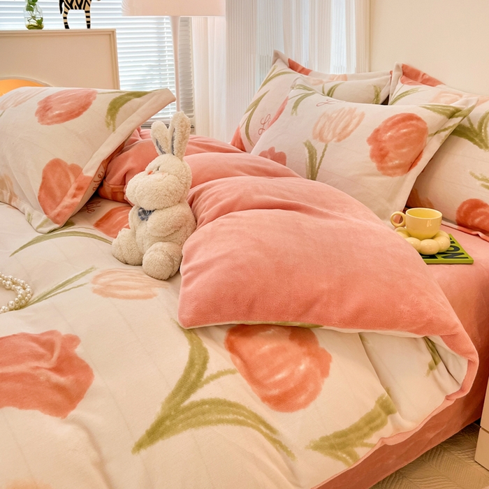 91家纺网 家纺一手货源 找家纺 寐居家纺 2025新款印花牛奶绒四件套 沁香花