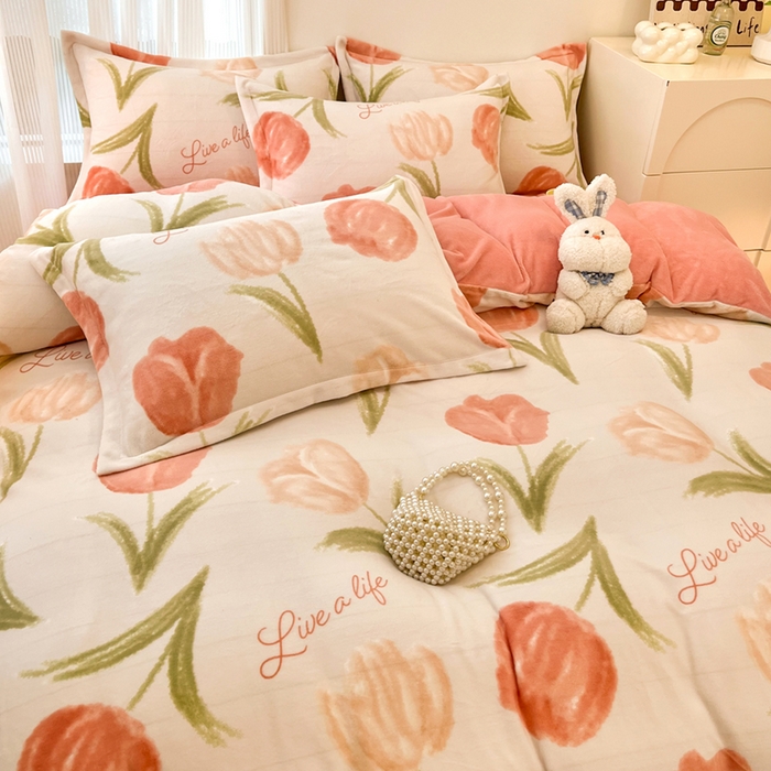 91家纺网 家纺一手货源 找家纺 寐居家纺 2025新款印花牛奶绒四件套 沁香花