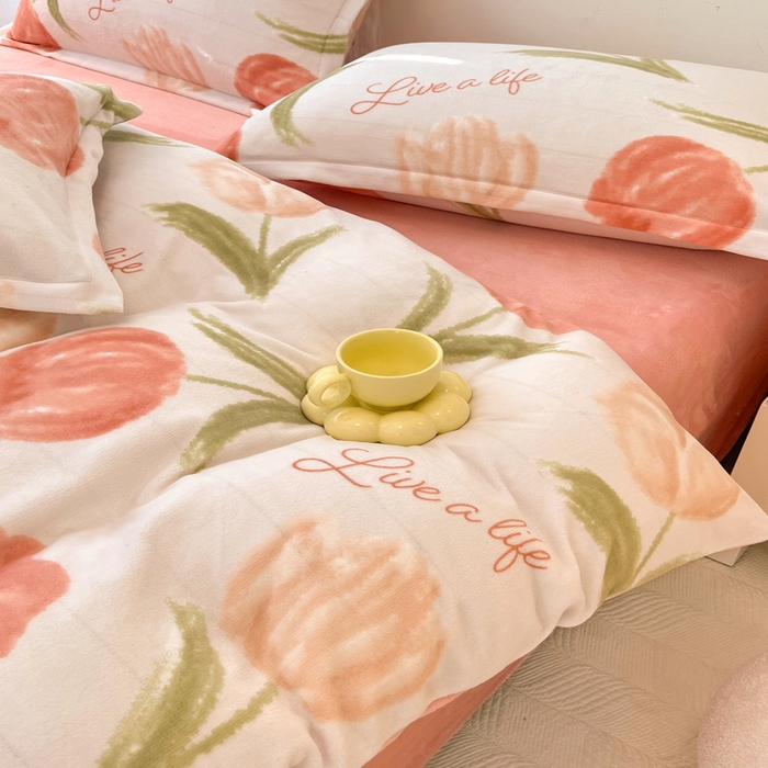 91家纺网 家纺一手货源 找家纺 寐居家纺 2025新款印花牛奶绒四件套 沁香花