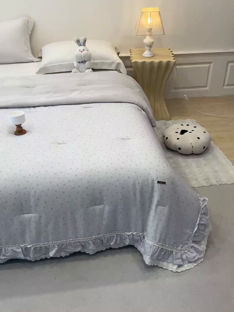 91家纺网 家纺一手货源 找家纺 优希家纺 2025新款秘境花园春秋被被子被芯 灰韵暖