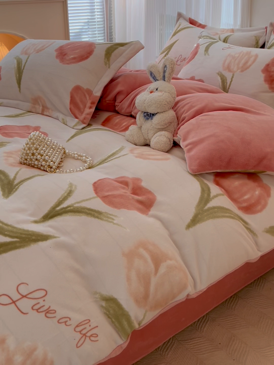 91家纺网 家纺一手货源 找家纺 寐居家纺 2025新款印花牛奶绒四件套 沁香花