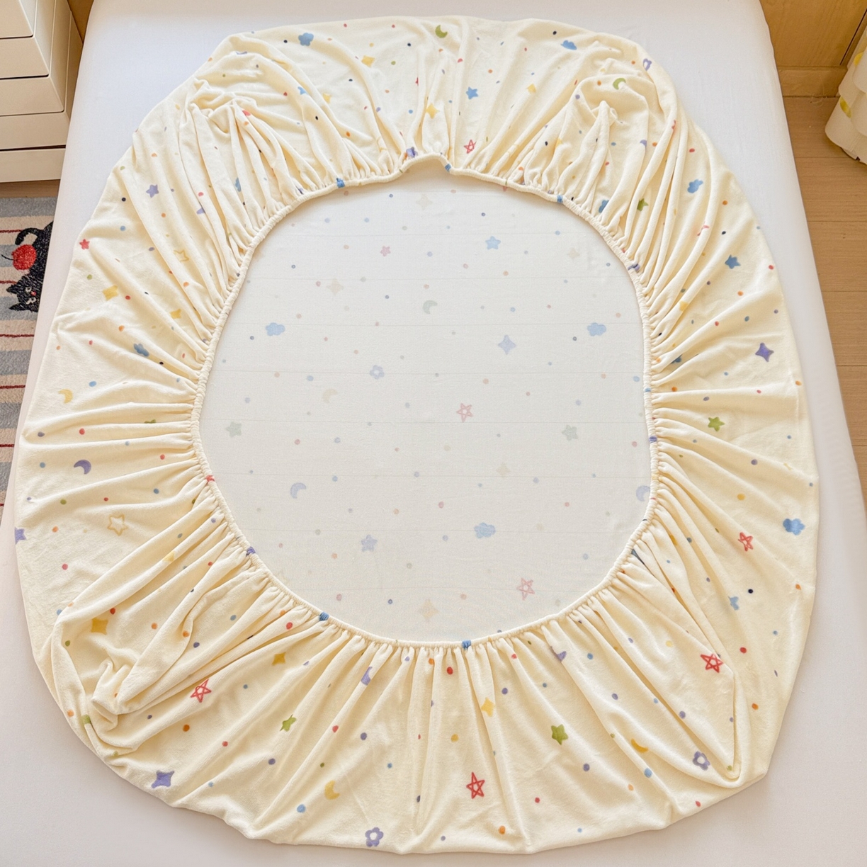 91家纺网 家纺一手货源 找家纺 名兮家居 2025新款高克重印花牛奶绒单床笠床笠单件 童话星空