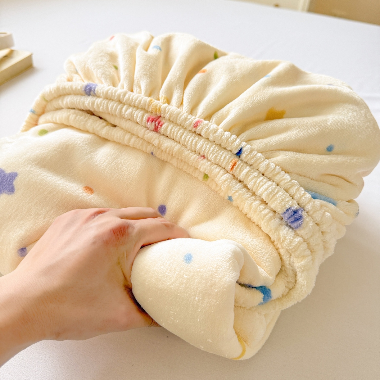 91家纺网 家纺一手货源 找家纺 名兮家居 2025新款高克重印花牛奶绒单床笠床笠单件 童话星空