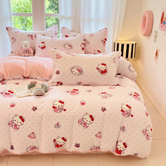 91家纺网 家纺一手货源 找家纺 寐居家纺 2025新款印花牛奶绒四件套 甜心粉粉猫