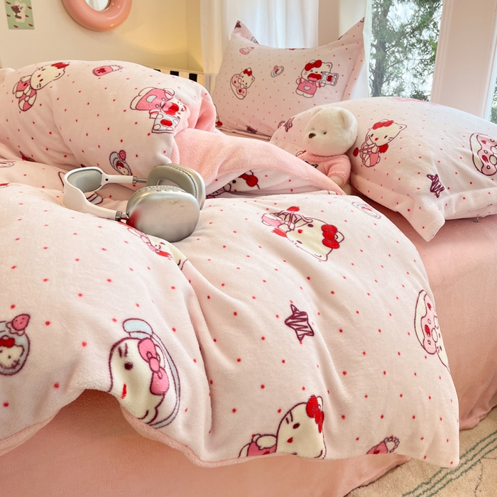 91家纺网 家纺一手货源 找家纺 寐居家纺 2025新款印花牛奶绒四件套 甜心粉粉猫