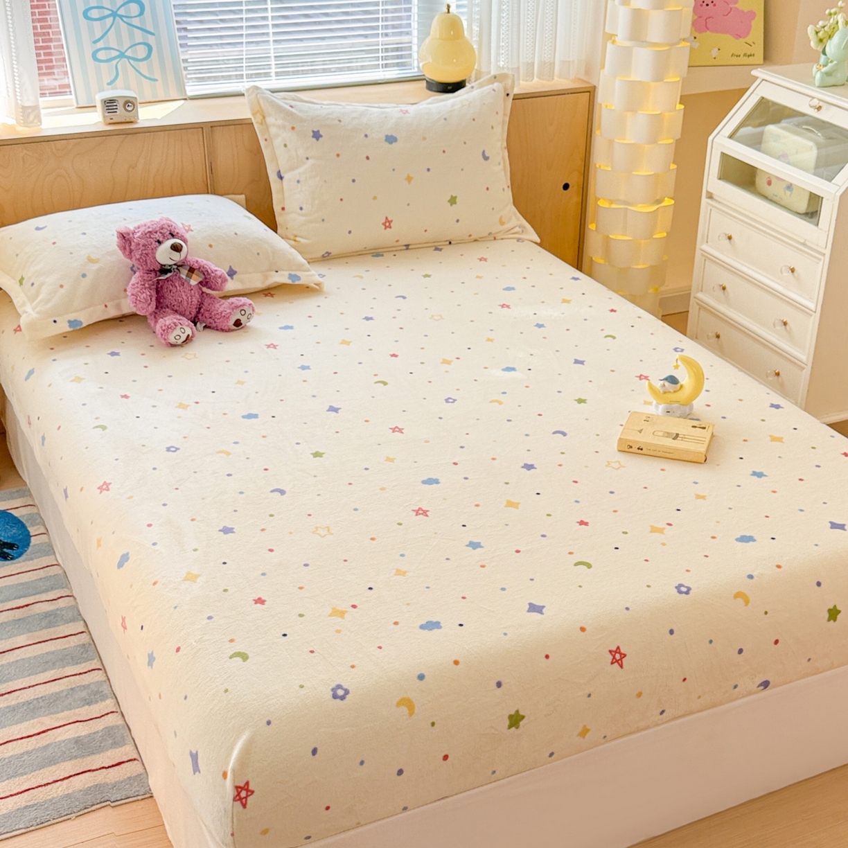 91家纺网 家纺一手货源 找家纺 名兮家居 2025新款高克重印花牛奶绒单床笠床笠单件 童话星空