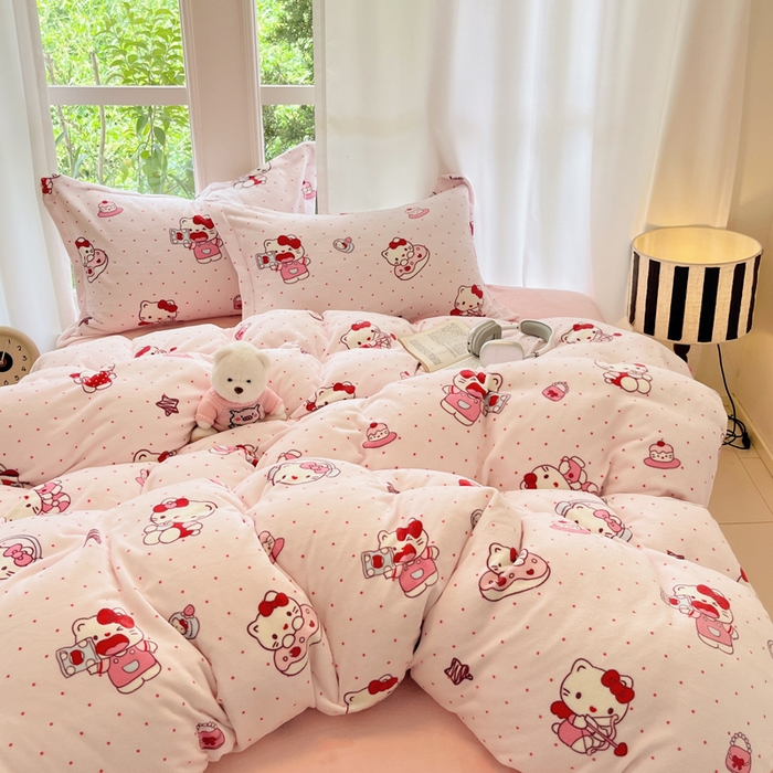 91家纺网 家纺一手货源 找家纺 寐居家纺 2025新款印花牛奶绒四件套 甜心粉粉猫