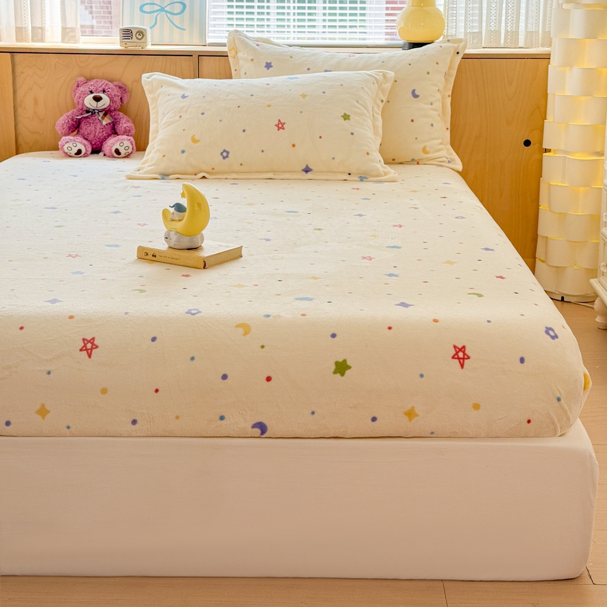 91家纺网 家纺一手货源 找家纺 名兮家居 2025新款高克重印花牛奶绒单床笠床笠单件 童话星空