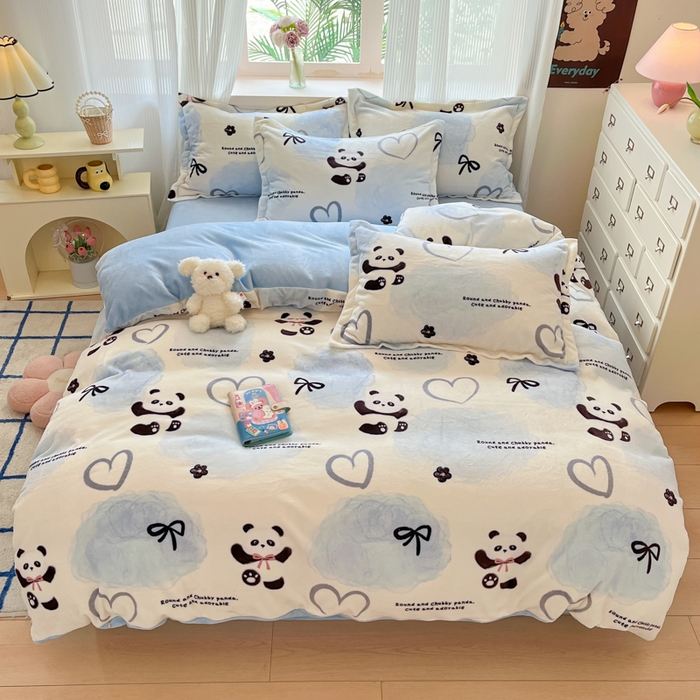 91家纺网 家纺一手货源 找家纺 寐居家纺 2025新款印花牛奶绒四件套 熊猫团团