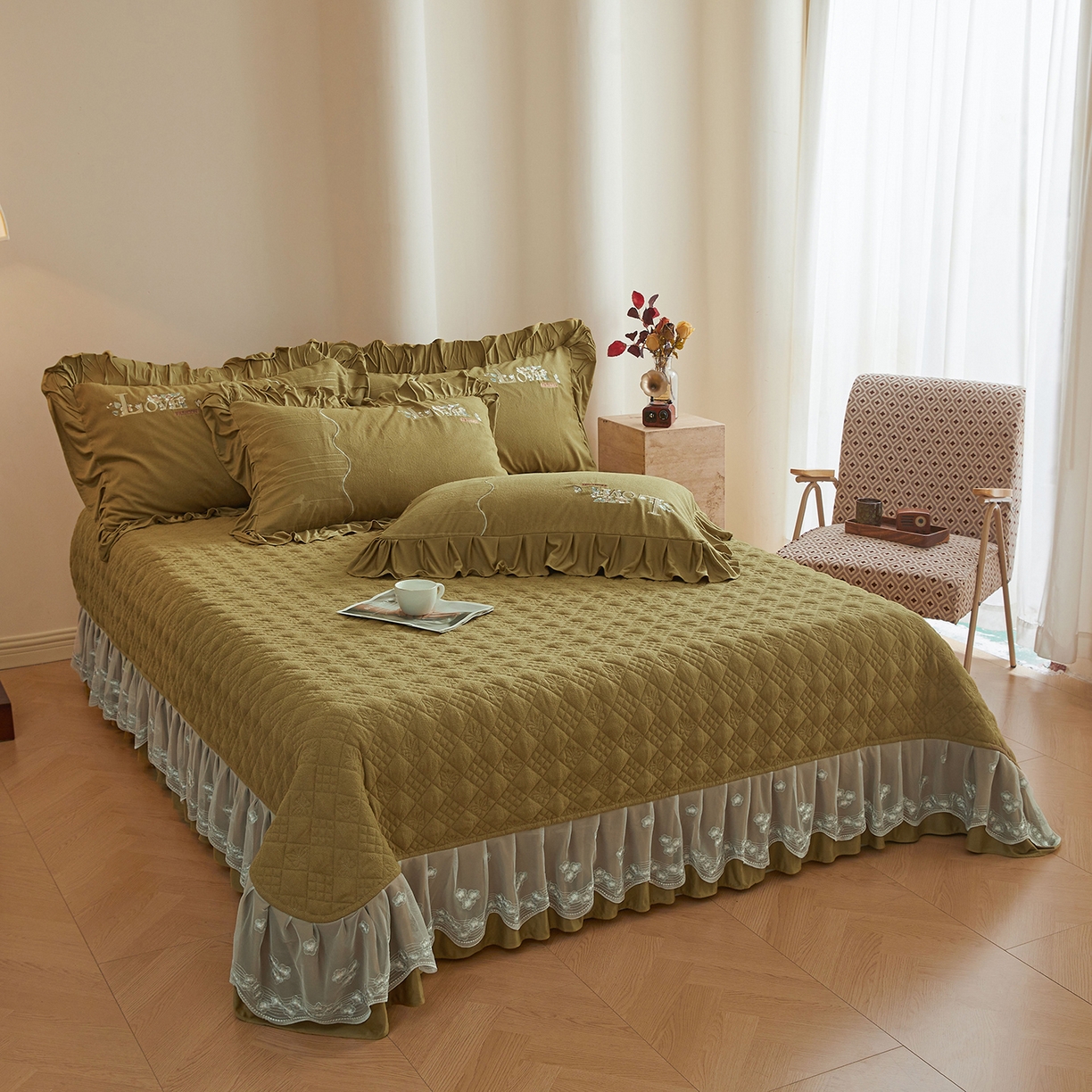 91家纺网 家纺一手货源 找家纺 宜凡家纺 2025新款A类棉绒刺绣花夹棉床盖四件套--梦回罗马 梦回罗马 姜黄