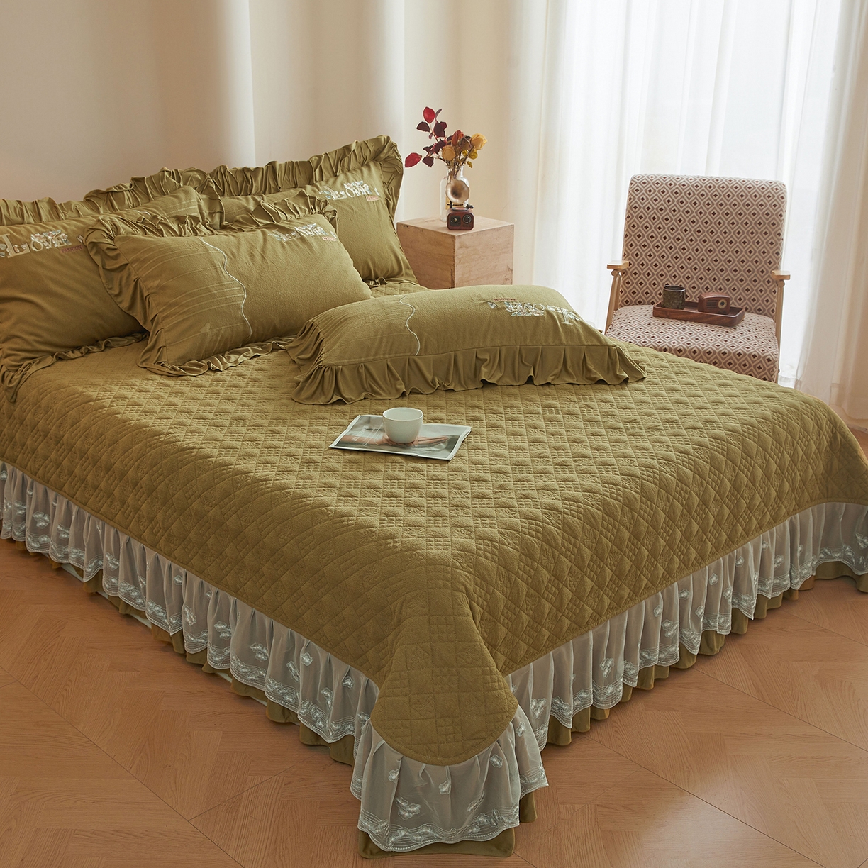 91家纺网 家纺一手货源 找家纺 宜凡家纺 2025新款A类棉绒刺绣花夹棉床盖四件套--梦回罗马 梦回罗马 姜黄