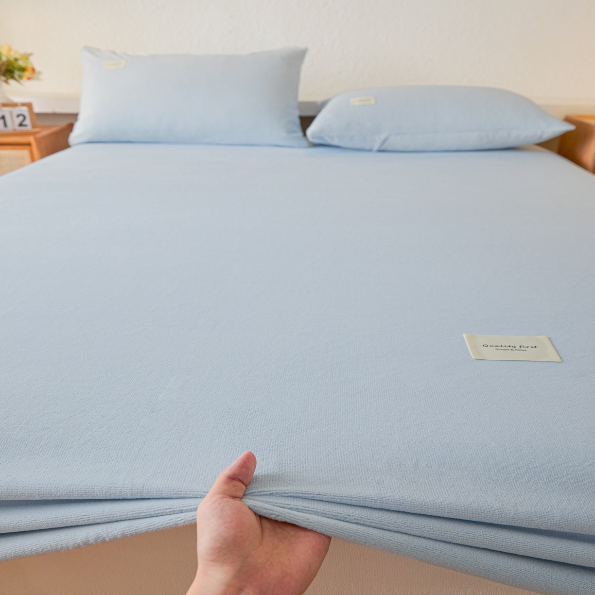 91家纺网 家纺一手货源 找家纺 衿成家纺 2025新款牛奶绒单床笠床笠单件系列 淡蓝
