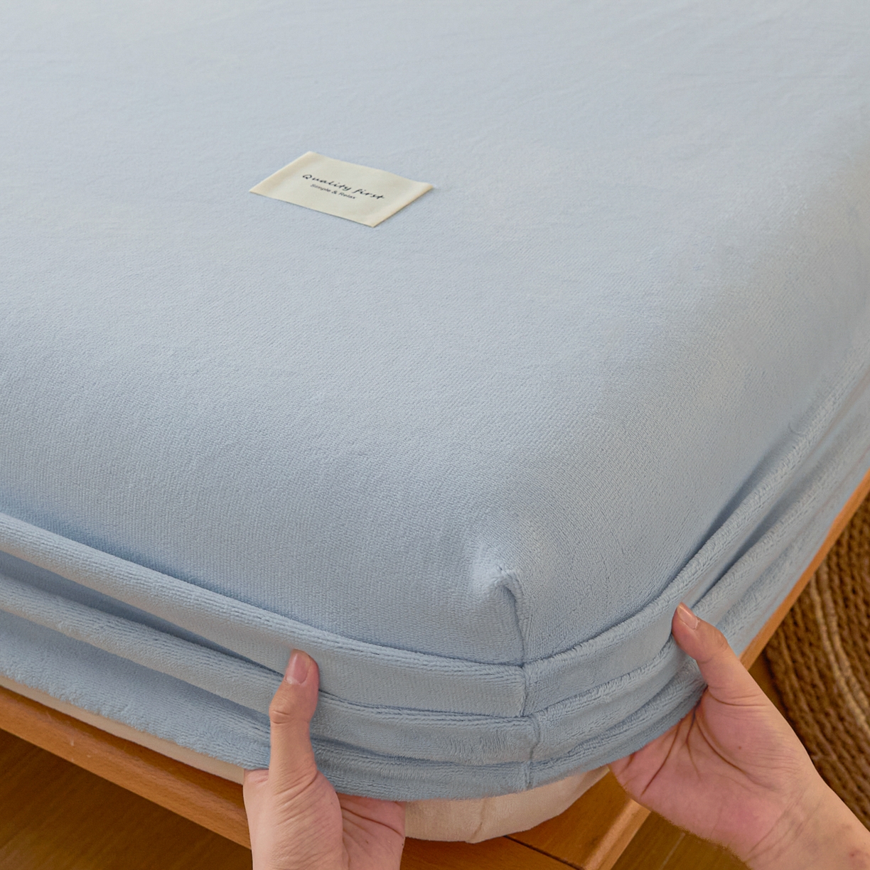 91家纺网 家纺一手货源 找家纺 衿成家纺 2025新款牛奶绒单床笠床笠单件系列 淡蓝